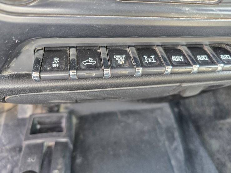 2017-gmc-sierra-3500-image-54