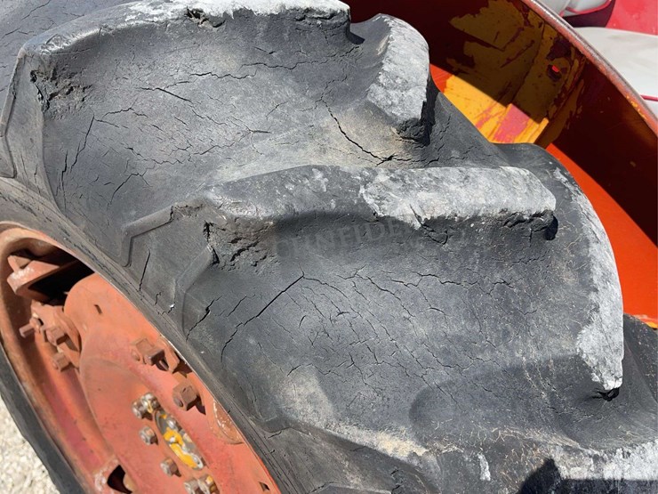 massey-ferguson-135-image-24