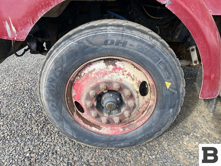 2003-peterbilt-330-image-10