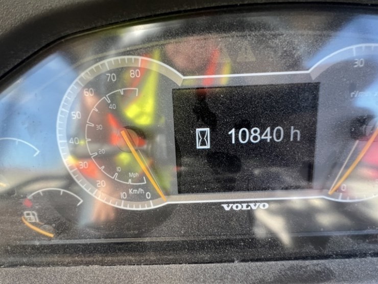 2021-volvo-a60h-image-39