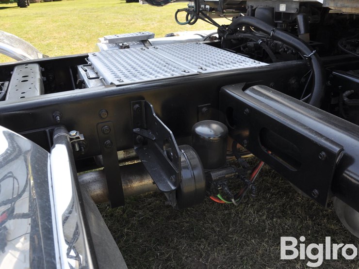 2016-international-prostar-image-16