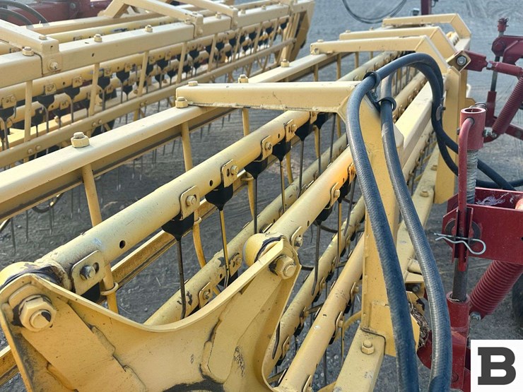 new-holland-216-image-22