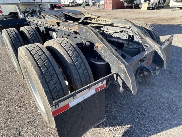 2018-peterbilt-367-image-21