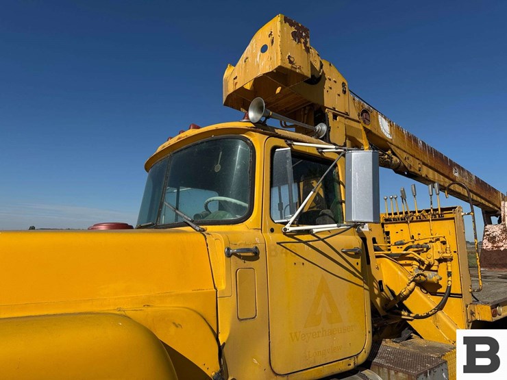1969-mack-boom-truck-image-11