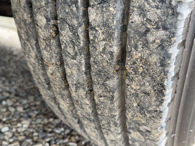 2012-freightliner-cascadia-113-image-17