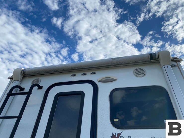 2013-natcoa-adventurer-alp-truck-camper-image-16