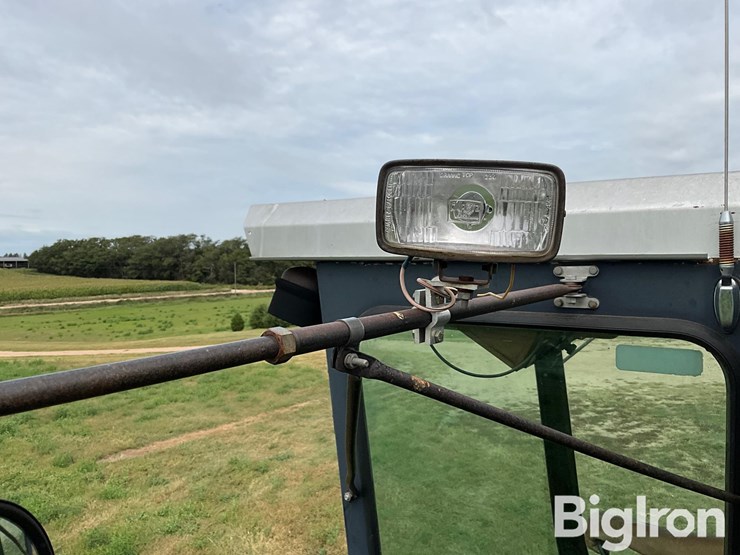 1988-gleaner-r50-image-14