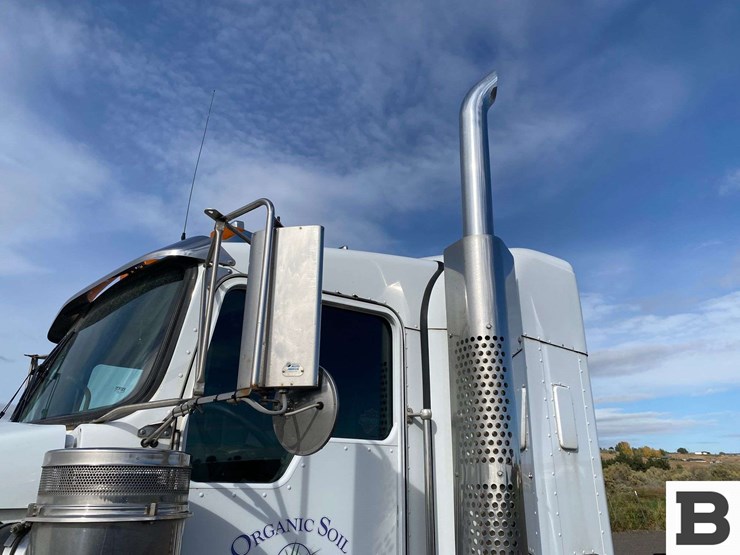 2013-kenworth-t800-image-15