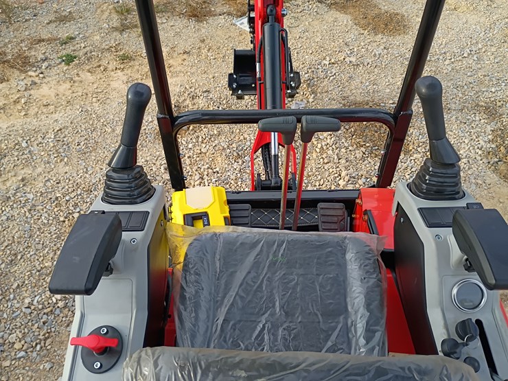 #l57-002-•-2025-tpm-16-mini-excavator-(gasoline)-image-12