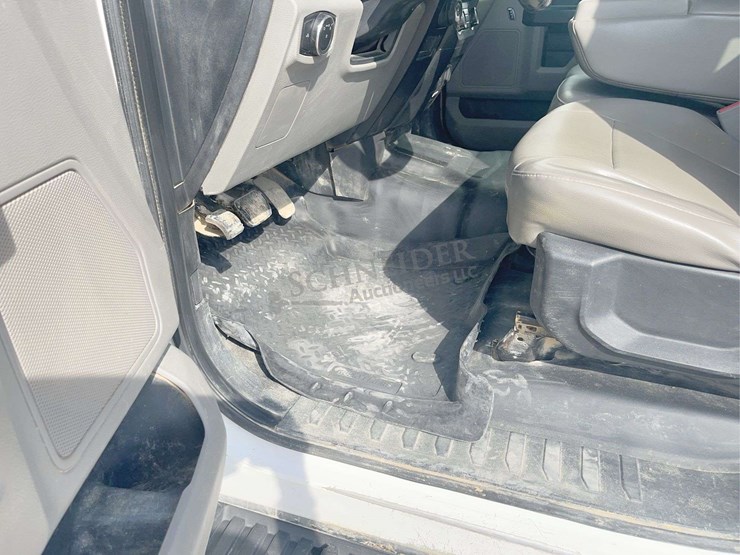 2017-ford-f150-image-50