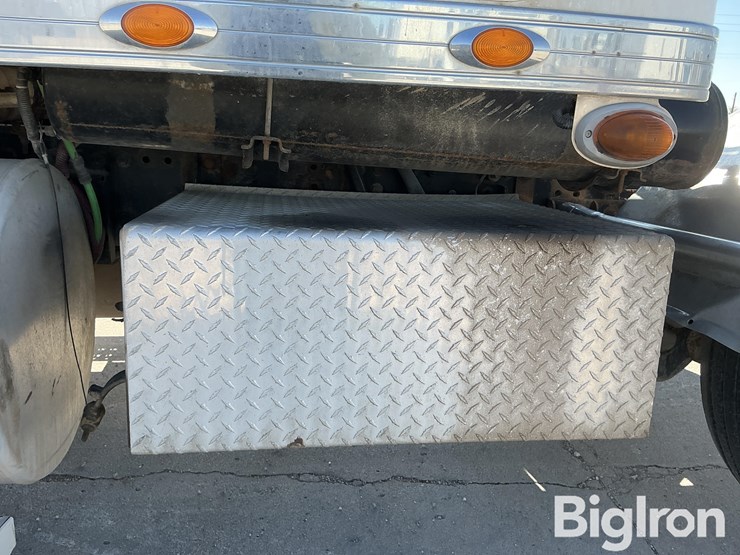 2016-freightliner-coronado-132-image-14