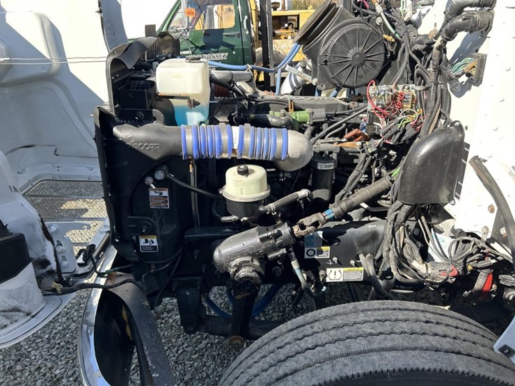 2017-peterbilt-337-image-75