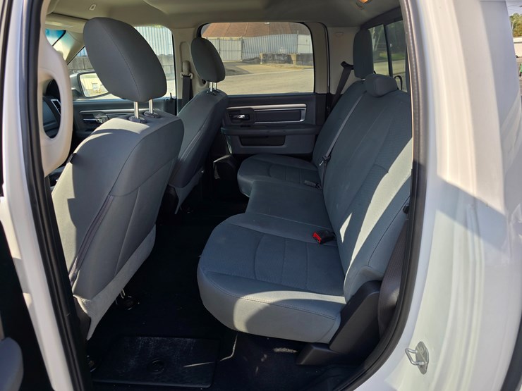 2020-ram-1500-classic-image-52