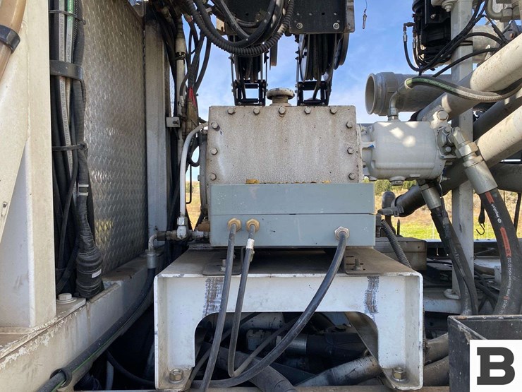 2017-mack-granite-gu713-image-30