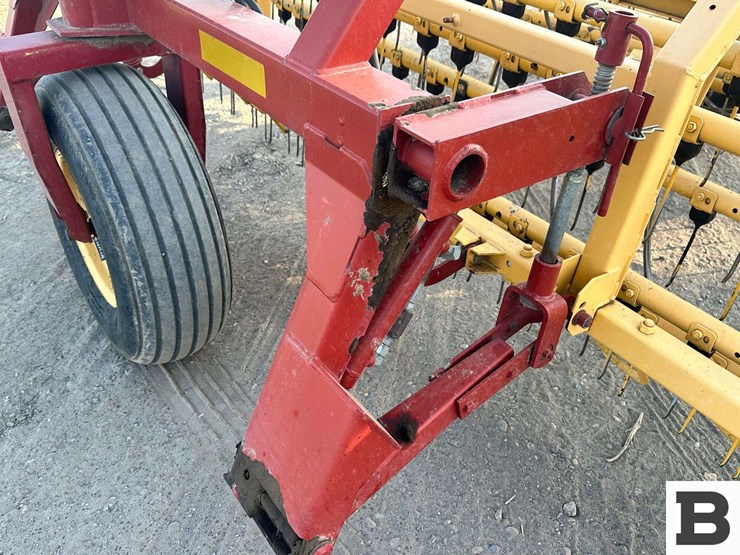 new-holland-216-image-27