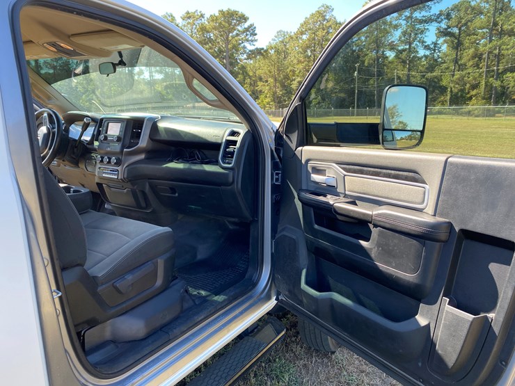 #19-•-#117-•-2020-ram-5500-rolloff-truck-image-24