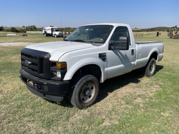 2010-ford-f250-xl-image-1