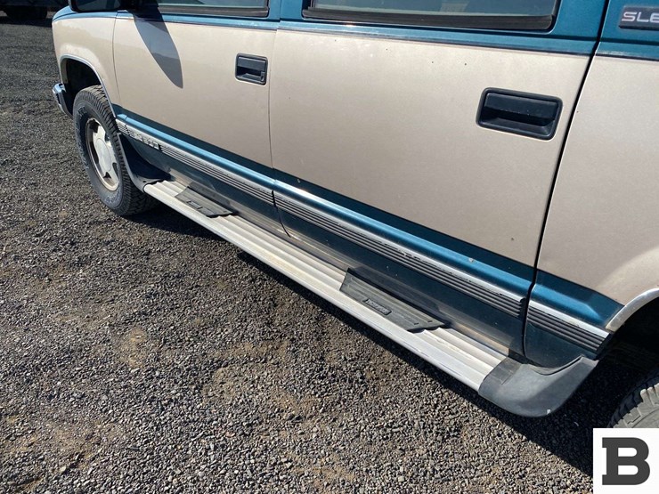 1993-gmc-suburban-image-15