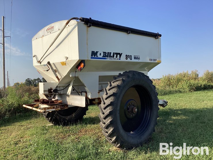 dalton-800-pull-type-row-crop-fertilizer-spreader-image-5