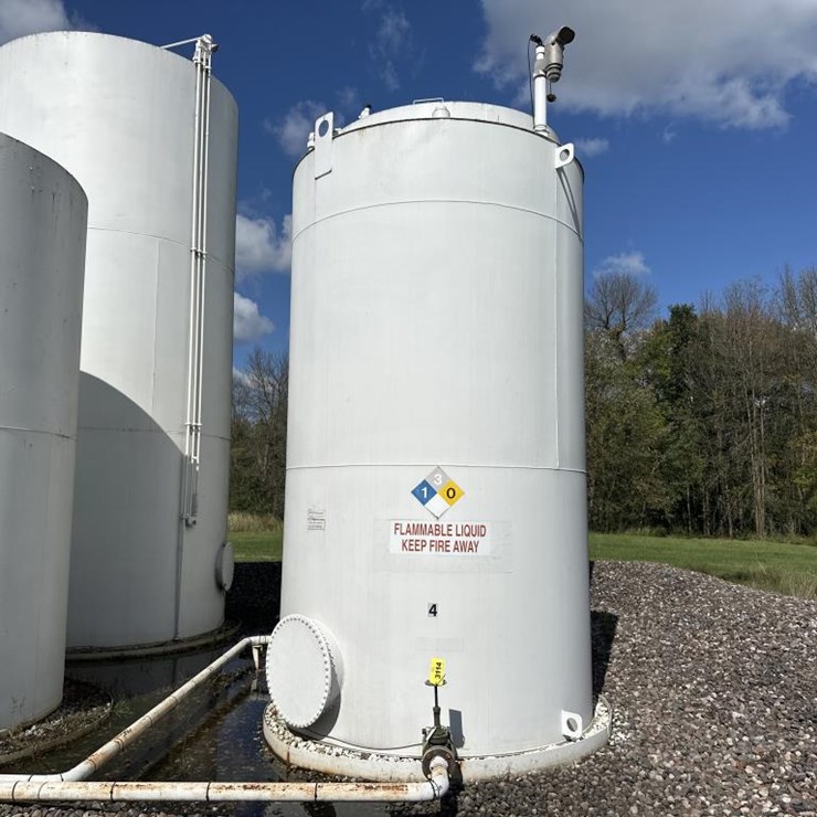 #3114 • Approx 14'x8' Fuel Tank