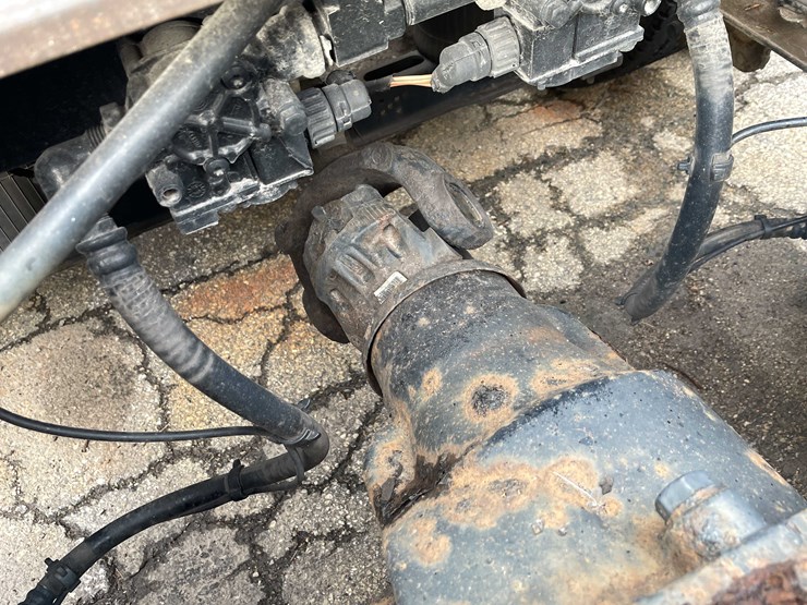 #1372-•-2014-volvo-sleeper-semi-(has-wi-title)-(of)-image-42