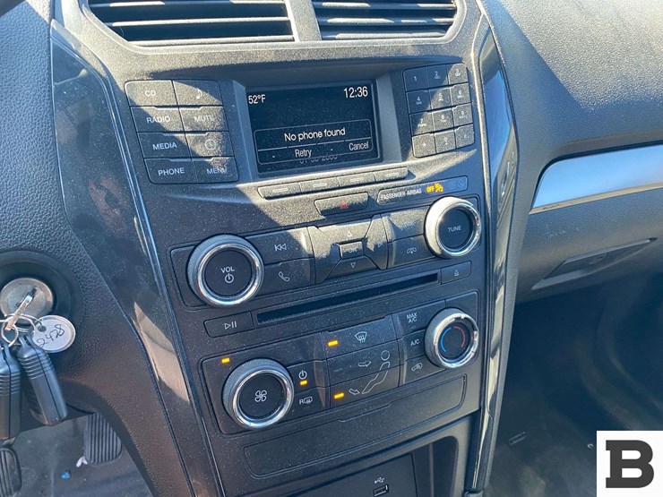 2018-ford-explorer-image-25