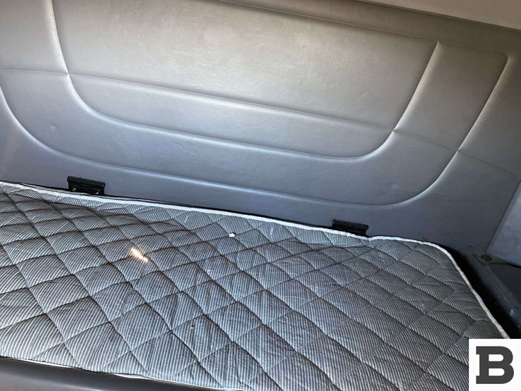 2013-peterbilt-367-image-67