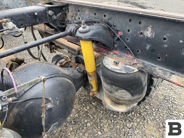 2003-peterbilt-330-image-16