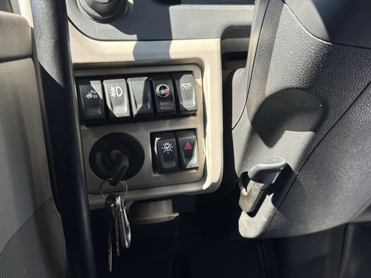 2023-peterbilt-579-image-54