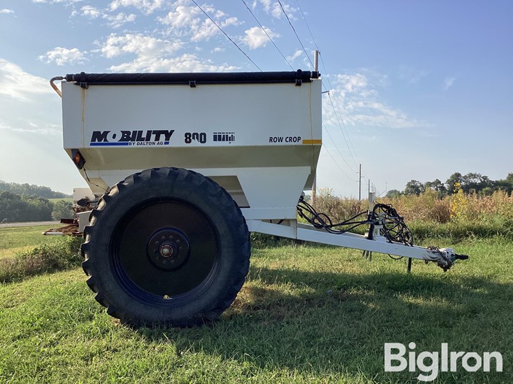 dalton-800-pull-type-row-crop-fertilizer-spreader-image-4