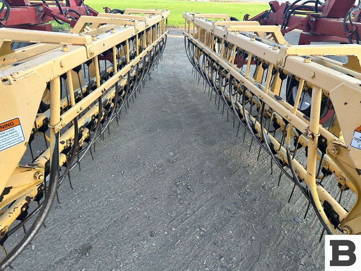 new-holland-216-image-29