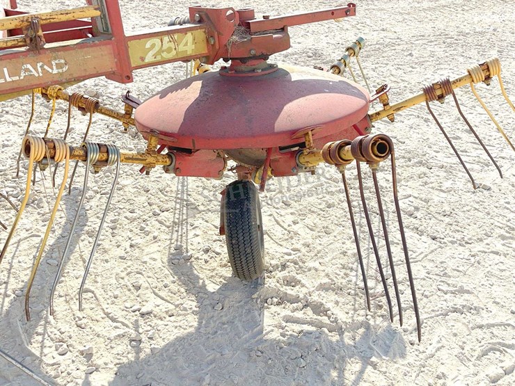 new-holland-254-image-10