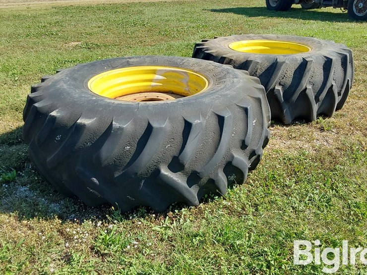 armstrong-/-firestone-24.5x32-bar-tires-on-john-deere-rims-image-3