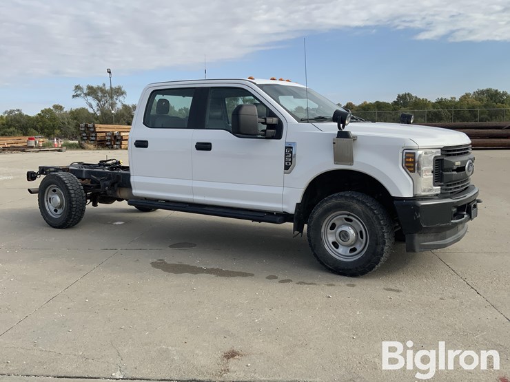 2019-ford-f350-xl-image-3