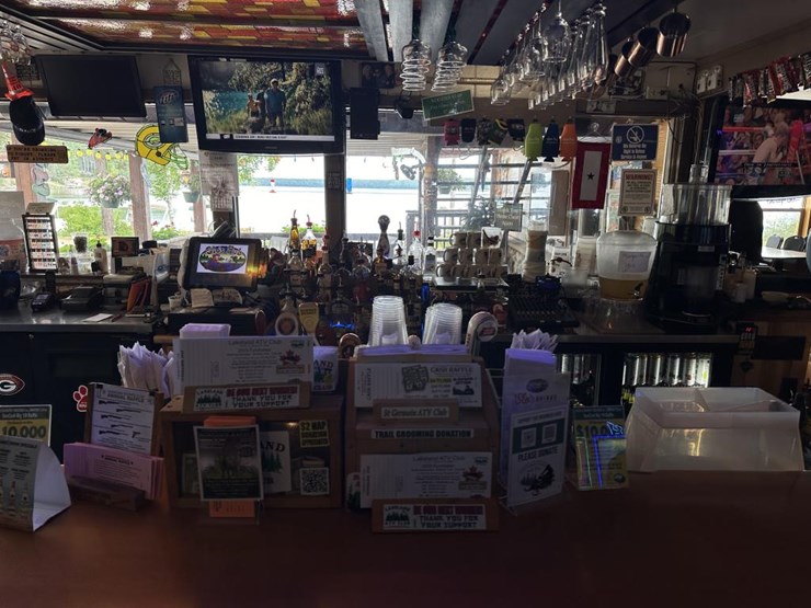 #100-•-waterfront-pub-with-4-bed/2-bath-apartment-image-30