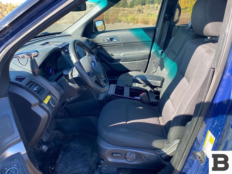 2017-ford-explorer-image-21