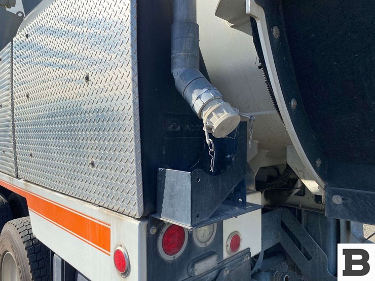 2017-mack-granite-gu713-image-43