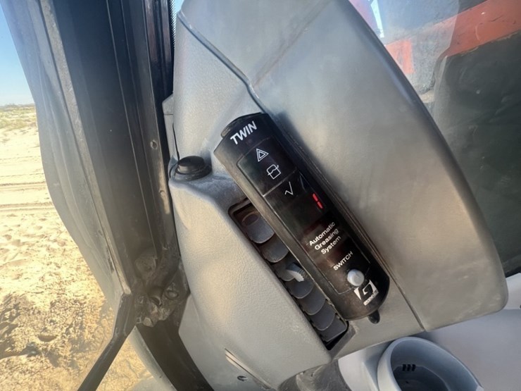 2018-hitachi-zx870-image-59