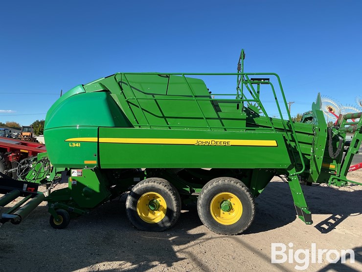 2021-john-deere-l341-image-8
