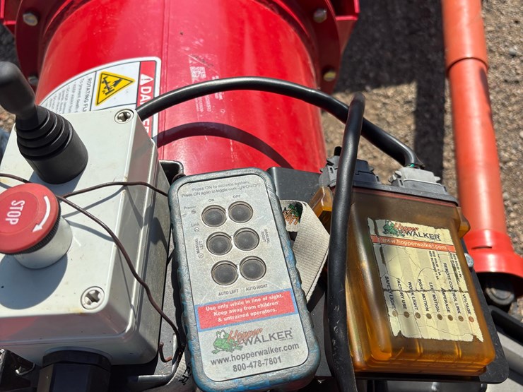 hopperwalker-sweep-auger-image-11