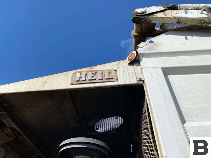 2006-peterbilt-320-image-15