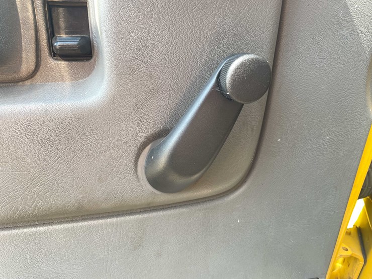 #1376-•-2012-gmc-savana-box-truck-(has-wi-title)-(of)-image-20