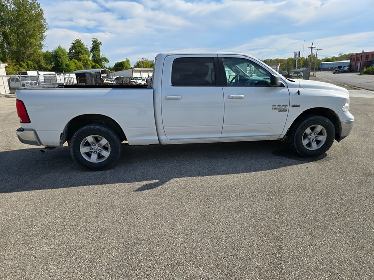 2020-ram-1500-classic-image-18