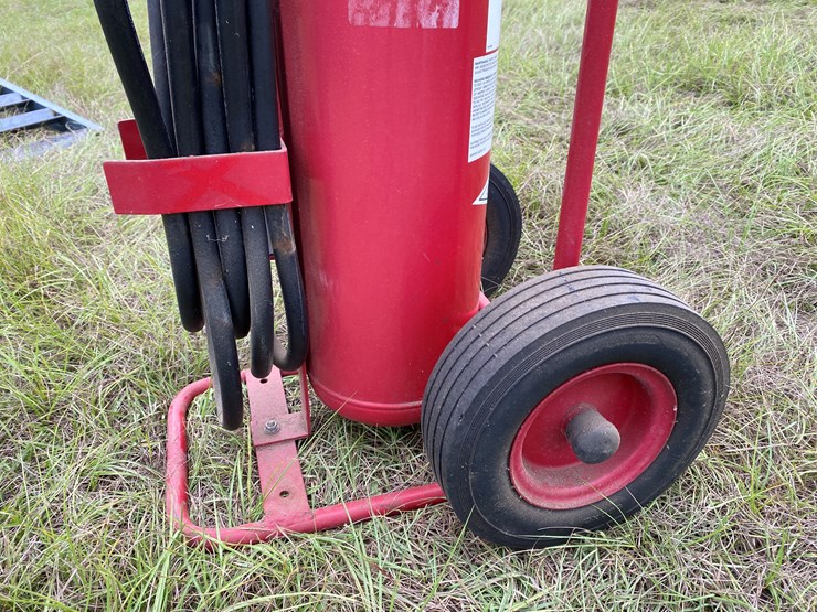 #75-•-#151-•-industrial-fire-extinguisher-with-hose-image-3