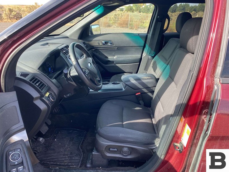 2016-ford-explorer-image-19