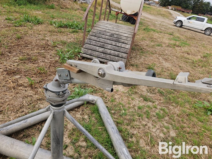 big-gun-irrigation-sprinkler-on-aluminum-stand-image-16