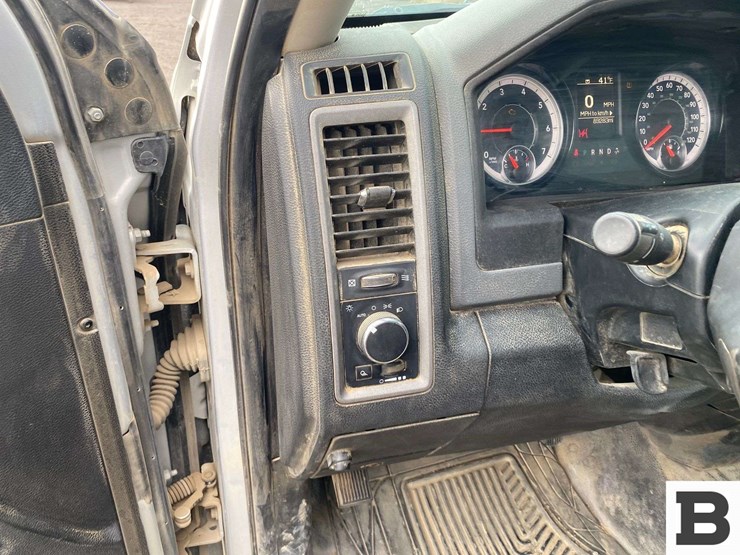 2018-ram-1500-pickup-image-24