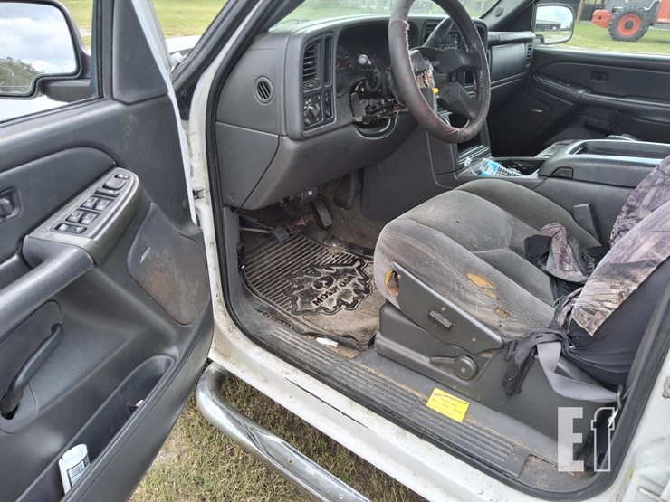 2006-gmc-sierra-2500hd-image-16