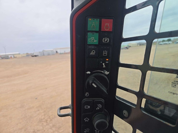 2022-bobcat-t64-image-11