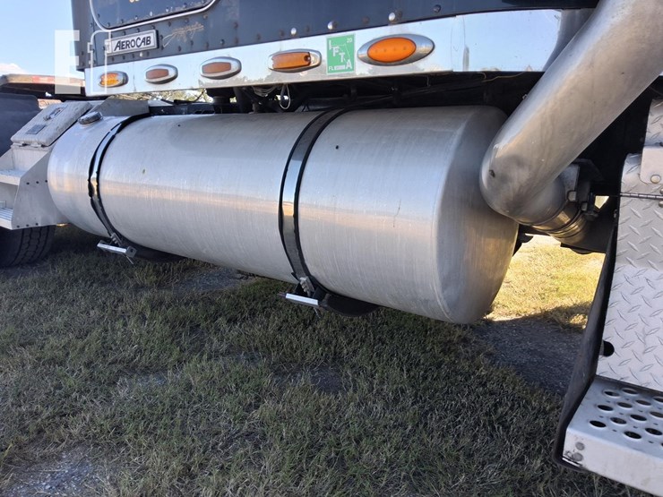 2005-kenworth-w900-image-11